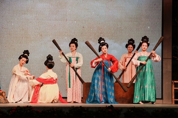 湖南艺术职业学院学生带来的人物造型艺术表演“出画入戏·复活《唐宫仕女图——捣练图》”长沙市非物质文化遗产保护中心供图